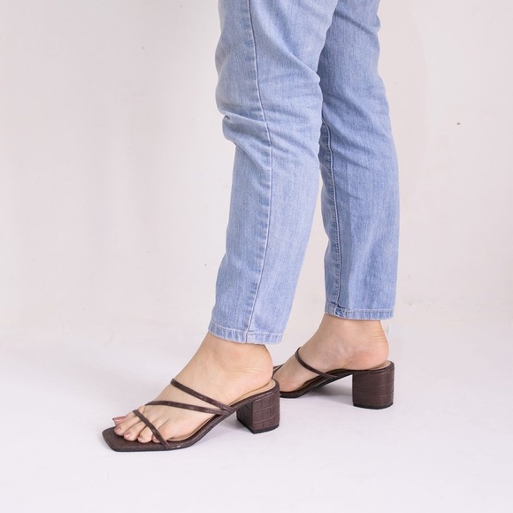 Blake Heels - Picture 2 of 5